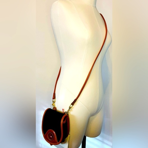 Vintage Dooney & Bourke All Weather Black and Tan Mini Crossbody/Belt Bag NWT! - Picture 4 of 11